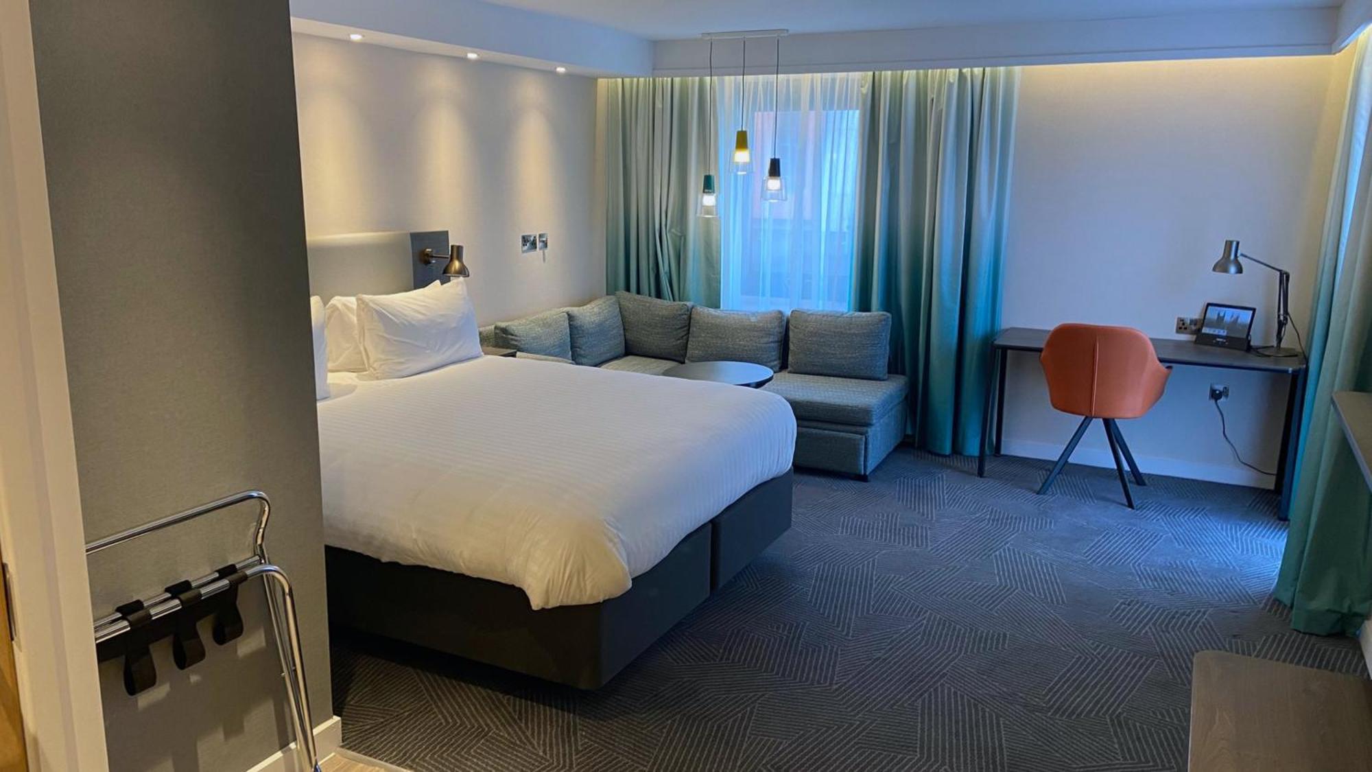 By Ihg Hotel Lincoln