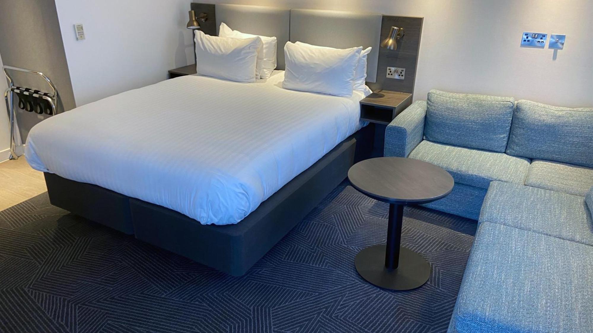 By Ihg Lincoln